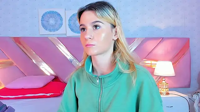 Snapshot of ChloeLaurentt chatting on December 4, 2025, 2:15 pm ChloeLaurentt online show from December 4, 2025, 2:15 pm