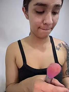 Snapshot of Isabella-Teen chatting on October 31, 2025, 2:01 am Isabella-Teen online show from October 31, 2025, 2:01 am