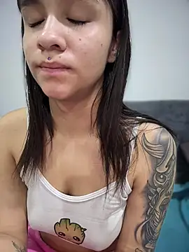 Snapshot of Isabella-Teen chatting on November 25, 2025, 4:12 am Isabella-Teen online show from November 25, 2025, 4:12 am