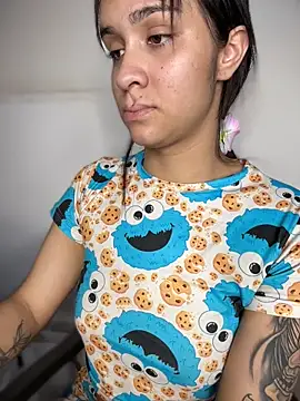 Snapshot of Isabella-Teen chatting on December 4, 2025, 2:10 am Isabella-Teen online show from December 4, 2025, 2:10 am