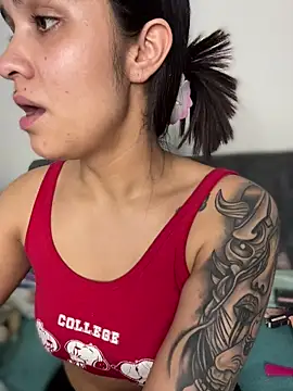 Snapshot of Isabella-Teen chatting on December 18, 2025, 2:06 am Isabella-Teen online show from December 18, 2025, 2:06 am