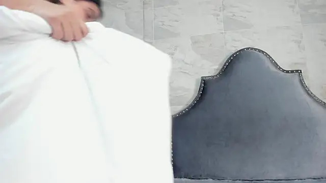 isabel 09 online show from September 26, 2025, 2:54 pm