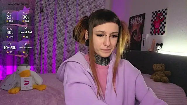 LilithPoison online show from October 31, 2025, 6:09 pm