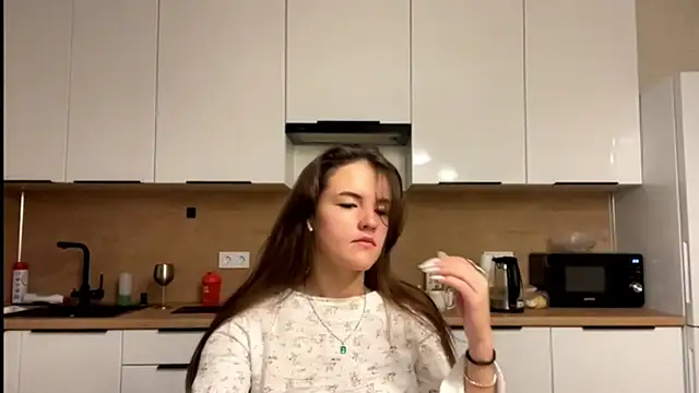 Snapshot of FavorLeila chatting on September 30, 2025, 3:17 pm FavorLeila online show from September 30, 2025, 3:17 pm