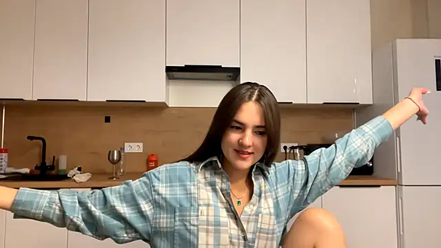 Snapshot of FavorLeila chatting on October 3, 2025, 2:14 pm FavorLeila online show from October 3, 2025, 2:14 pm