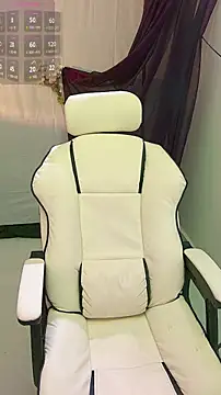 Snapshot of lulu5211 chatting on November 19, 2025, 10:59 am lulu5211 online show from November 19, 2025, 10:59 am