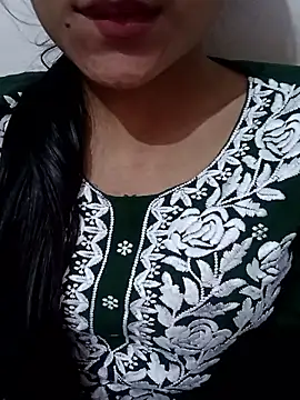 Miss linaa online show from November 12, 2025, 10:26 am