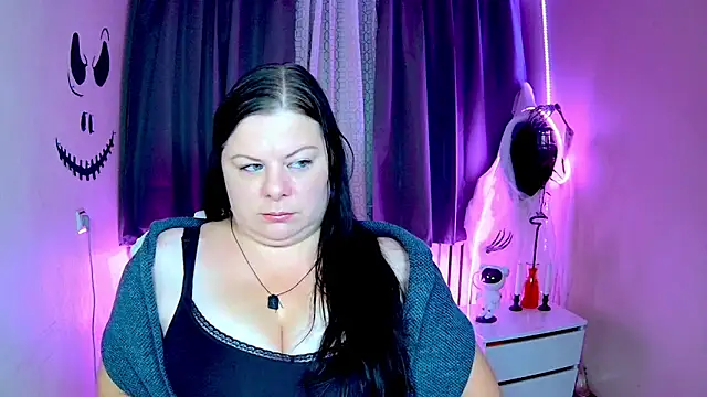 Snapshot of BritneyRaine chatting on October 19, 2025, 6:14 am BritneyRaine online show from October 19, 2025, 6:14 am