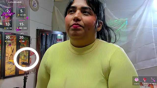 Girl luna  online show from September 19, 2025, 6:41 pm