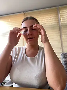 Sapphireroseee online show from November 13, 2025, 11:09 am