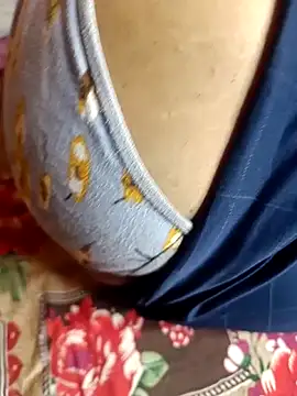 Romantic couple89 online show from October 6, 2025, 4:48 pm