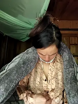 Snapshot of lily-00 chatting on November 22, 2025, 6:23 am lily-00 online show from November 22, 2025, 6:23 am