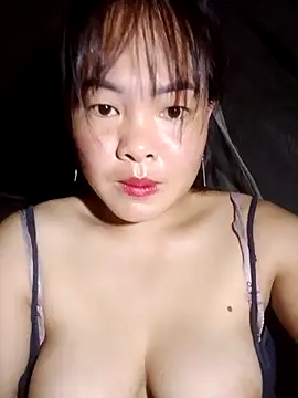 Snapshot of emilyzz chatting on October 3, 2025, 10:29 pm emilyzz online show from October 3, 2025, 10:29 pm