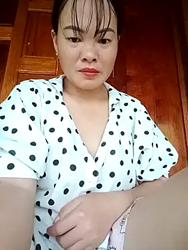 Snapshot of emilyzz chatting on October 7, 2025, 12:52 am emilyzz online show from October 7, 2025, 12:52 am