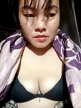 Snapshot of emilyzz chatting on November 3, 2025, 2:13 am emilyzz online show from November 3, 2025, 2:13 am