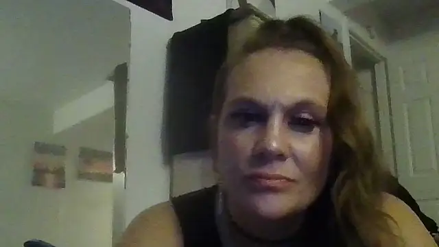 Ariasweetaspie online show from October 28, 2025, 8:00 pm