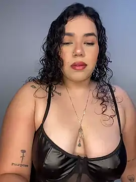 Snapshot of krisstenSantos chatting on November 5, 2025, 12:27 pm krisstenSantos online show from November 5, 2025, 12:27 pm