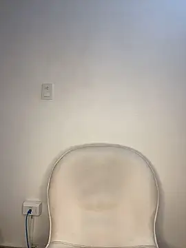 Snapshot of krisstenSantos chatting on November 6, 2025, 12:39 pm krisstenSantos online show from November 6, 2025, 12:39 pm