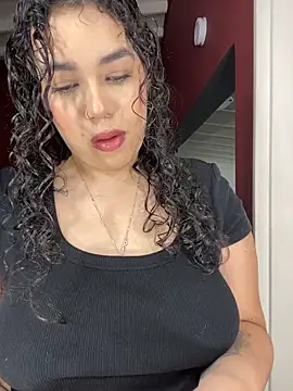 Snapshot of krisstenSantos chatting on November 7, 2025, 12:49 pm krisstenSantos online show from November 7, 2025, 12:49 pm