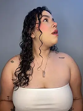 Snapshot of krisstenSantos chatting on November 11, 2025, 12:05 pm krisstenSantos online show from November 11, 2025, 12:05 pm