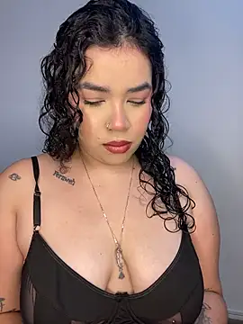 Snapshot of krisstenSantos chatting on November 13, 2025, 12:15 pm krisstenSantos online show from November 13, 2025, 12:15 pm