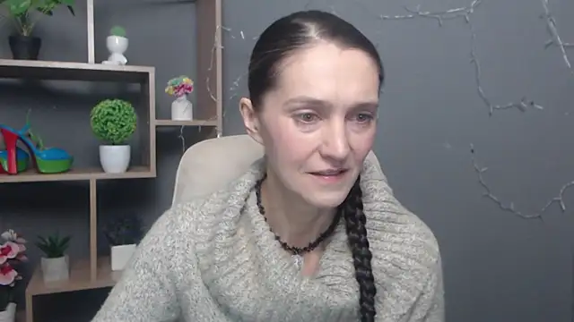 TayaFinch online show from November 11, 2025, 1:44 pm