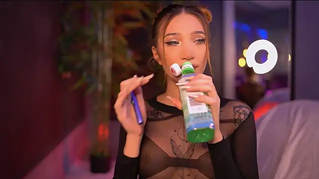 SiennaJayden online show from November 11, 2025, 7:14 pm