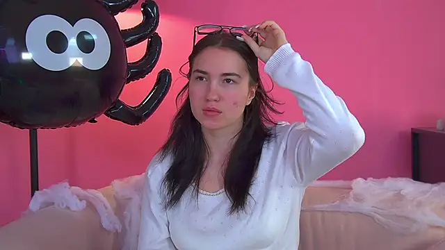 AnneAvery online show from November 1, 2025, 6:26 am