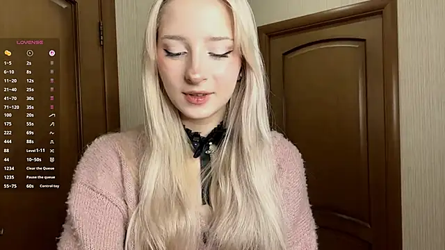 Snapshot of FridaAaberg chatting on October 26, 2025, 8:09 am FridaAaberg online show from October 26, 2025, 8:09 am