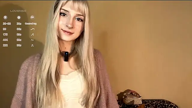 Snapshot of FridaAaberg chatting on November 9, 2025, 7:17 am FridaAaberg online show from November 9, 2025, 7:17 am