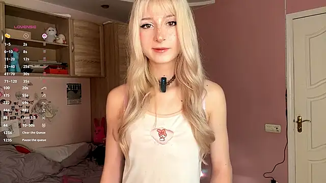 Snapshot of FridaAaberg chatting on November 16, 2025, 7:03 am FridaAaberg online show from November 16, 2025, 7:03 am