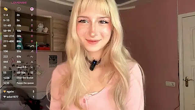 Snapshot of FridaAaberg chatting on November 26, 2025, 7:42 am FridaAaberg online show from November 26, 2025, 7:42 am