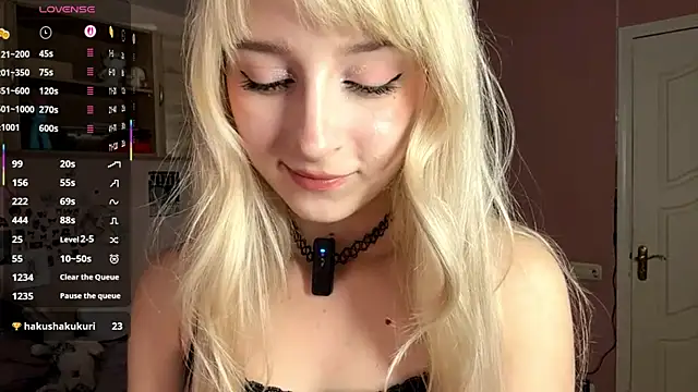 Snapshot of FridaAaberg chatting on November 29, 2025, 7:33 am FridaAaberg online show from November 29, 2025, 7:33 am