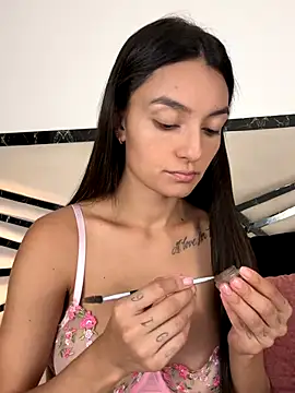 Snapshot of MiaKane99 chatting on December 4, 2025, 4:33 am MiaKane99 online show from December 4, 2025, 4:33 am