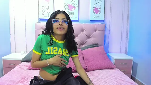 Issaa Tyler online show from October 19, 2025, 2:56 am