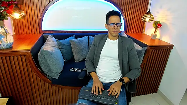 Snapshot of JacobDraven chatting on November 8, 2025, 4:23 am JacobDraven online show from November 8, 2025, 4:23 am