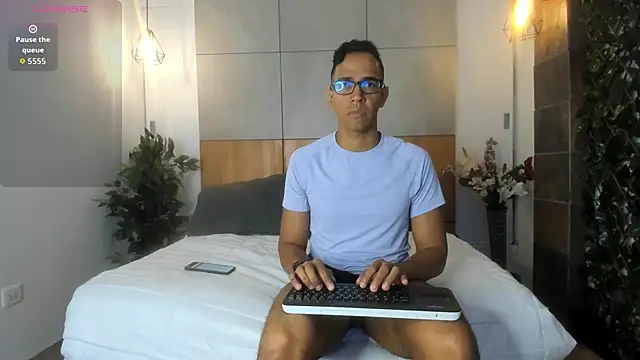 Snapshot of JacobDraven chatting on November 17, 2025, 11:43 pm JacobDraven online show from November 17, 2025, 11:43 pm