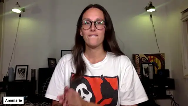 annmarieferrara online show from October 8, 2025, 2:31 am