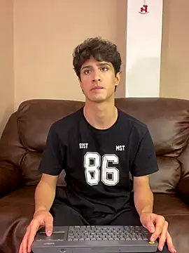 Snapshot of Xam_Collen chatting on December 4, 2025, 4:38 pm Xam Collen online show from December 4, 2025, 4:38 pm