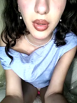 Snapshot of Emily-hottson chatting on September 25, 2025, 10:46 pm Emily-hottson online show from September 25, 2025, 10:46 pm