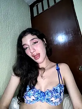 Snapshot of Emily-hottson chatting on October 23, 2025, 6:45 am Emily-hottson online show from October 23, 2025, 6:45 am