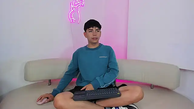 Snapshot of Peter_chase chatting on October 4, 2025, 6:50 pm Peter chase online show from October 4, 2025, 6:50 pm