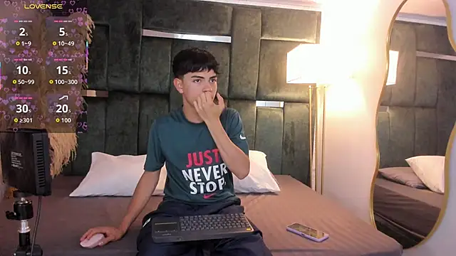 Snapshot of Peter_chase chatting on October 5, 2025, 11:57 pm Peter chase online show from October 5, 2025, 11:57 pm