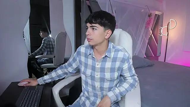 Snapshot of Peter_chase chatting on November 6, 2025, 1:12 pm Peter chase online show from November 6, 2025, 1:12 pm