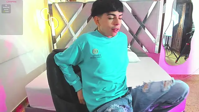 Snapshot of Peter_chase chatting on November 20, 2025, 6:18 pm Peter chase online show from November 20, 2025, 6:18 pm