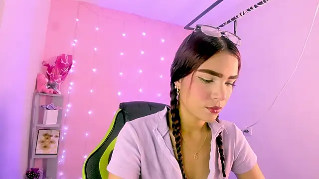 ashlysmith 01 online show from November 4, 2025, 1:48 am