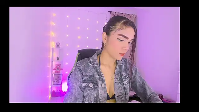 ashlysmith 01 online show from December 5, 2025, 2:09 am