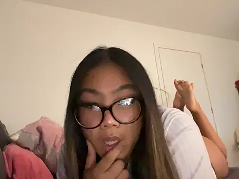 Snapshot of MissCherryyxox chatting on September 17, 2025, 10:17 am MissCherryyxox online show from September 17, 2025, 10:17 am