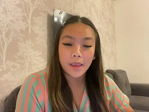 Snapshot of MissCherryyxox chatting on October 7, 2025, 7:11 pm MissCherryyxox online show from October 7, 2025, 7:11 pm