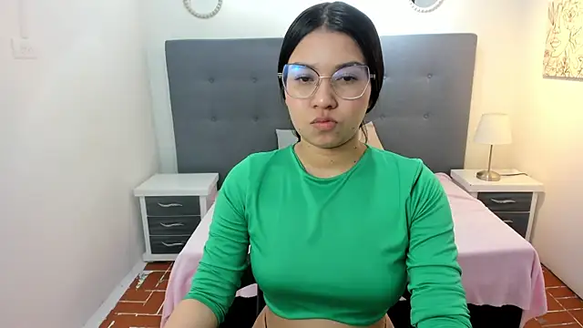 chaneelstark online show from November 30, 2025, 4:27 am